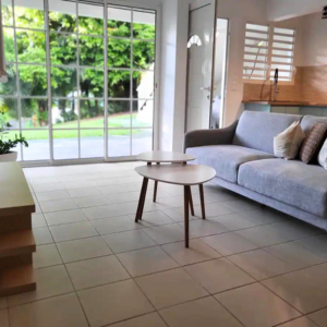 Salon du Cocon des Abymes - Location Saisonnière en Guadeloupe